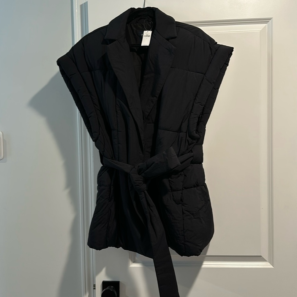 Brand New with Tags 
Gap Black puffy vest